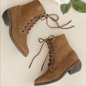 New Joyfolie Eliza Booties 2Y